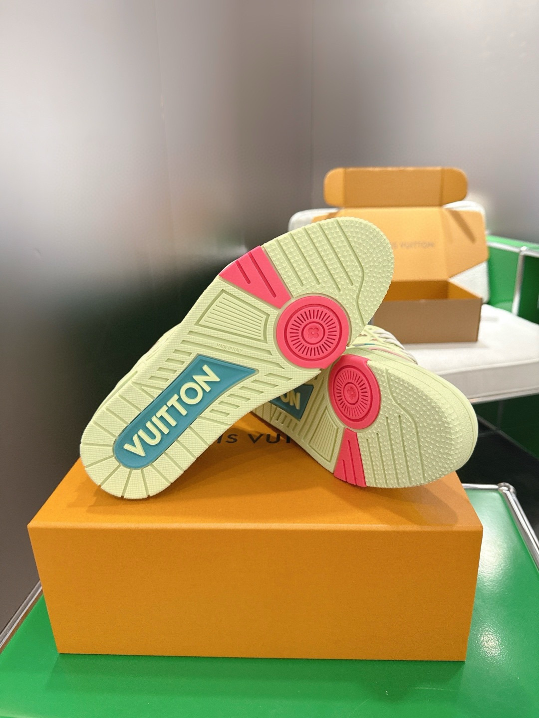 LV shoe