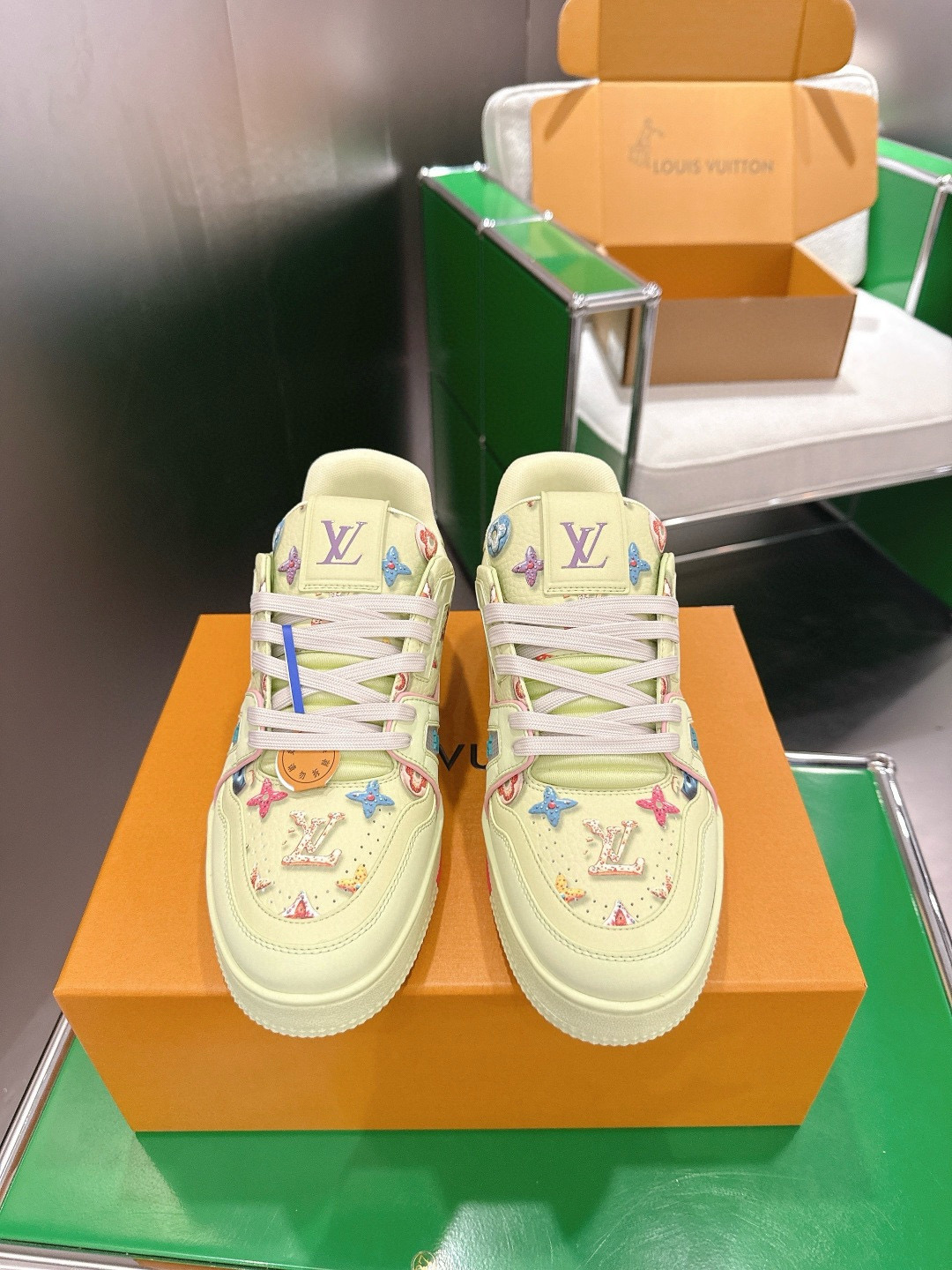 LV shoe
