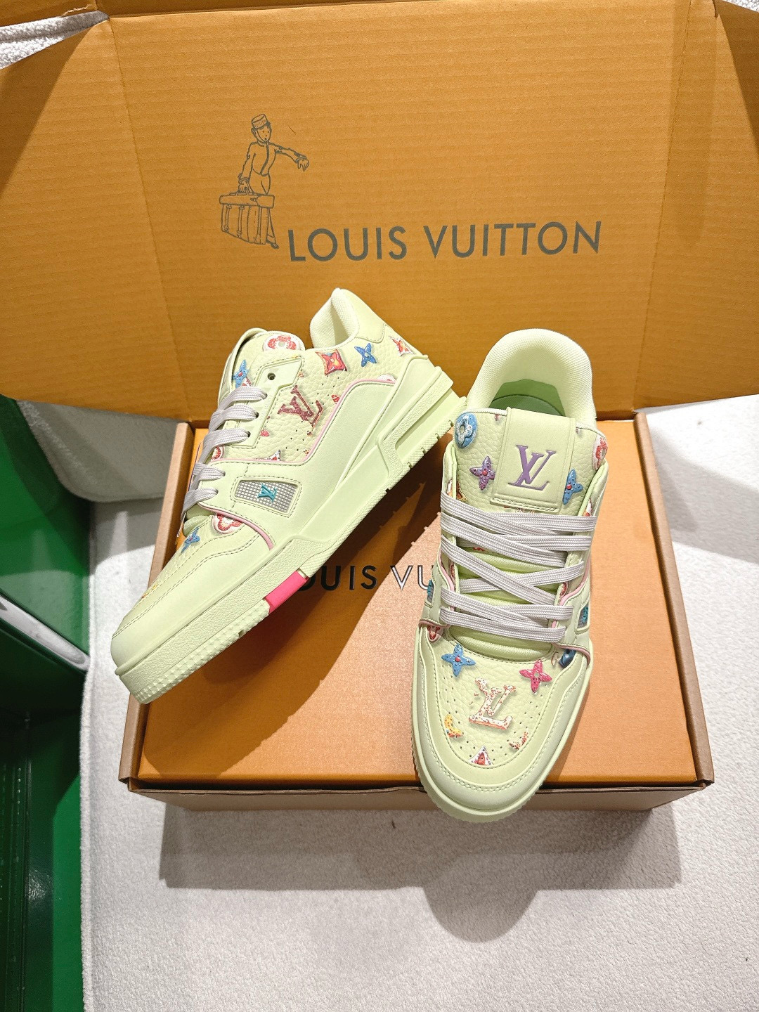 LV shoe