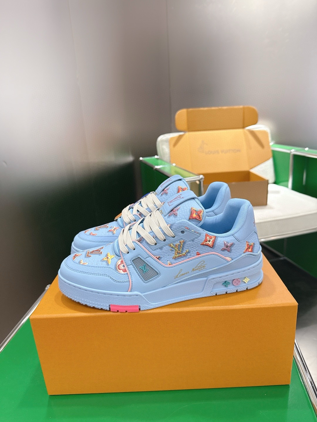 LV shoe
