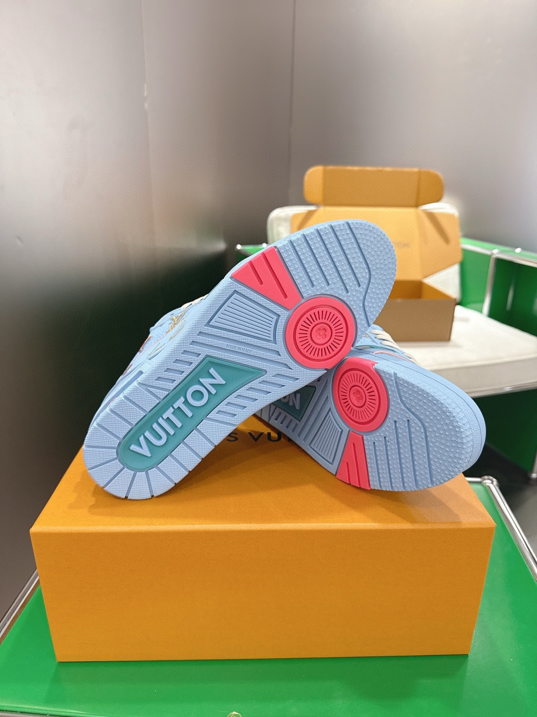 LV shoe