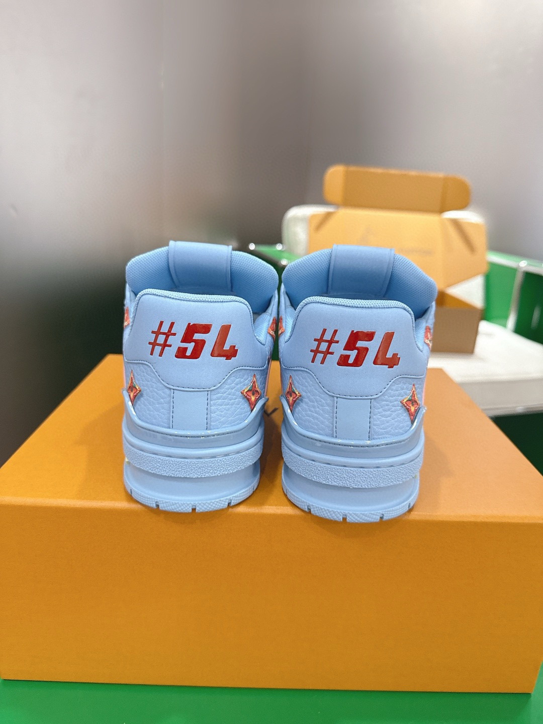 LV shoe