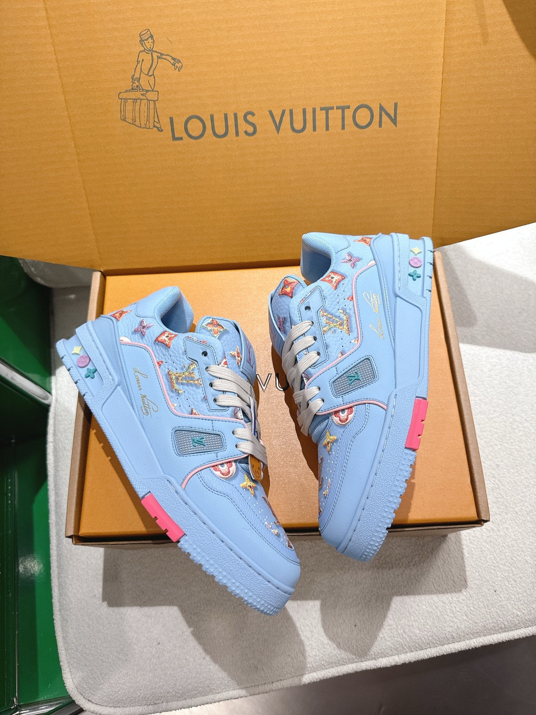 LV shoe