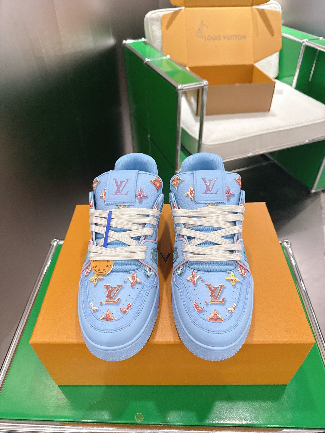 LV shoe