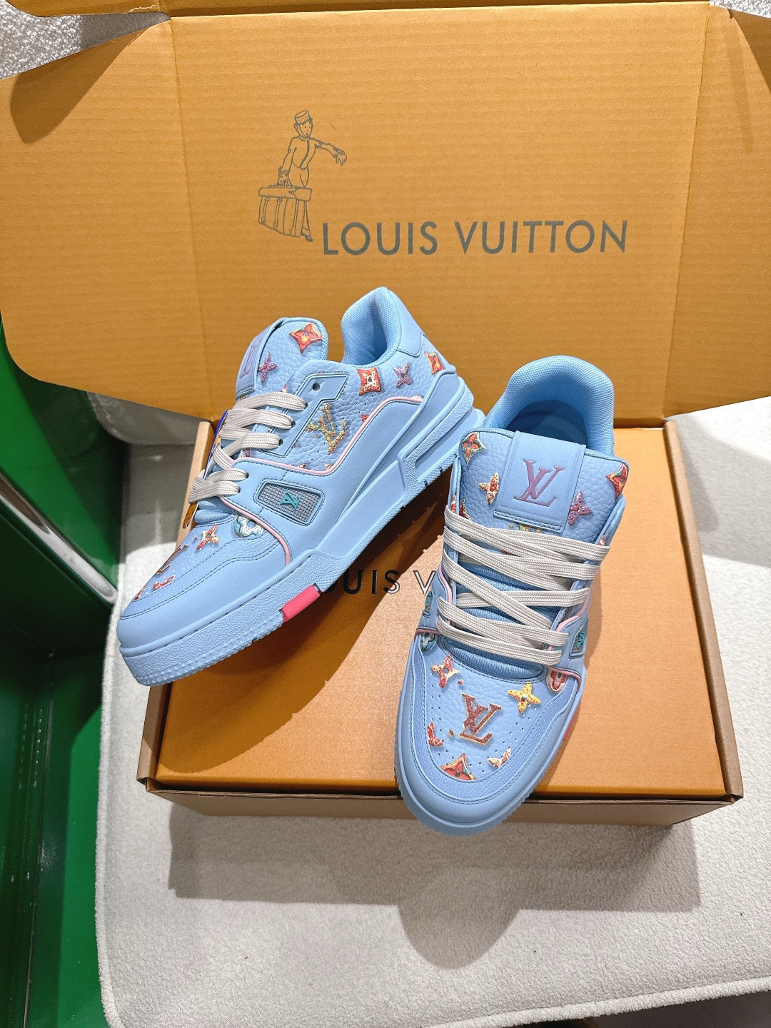 LV shoe