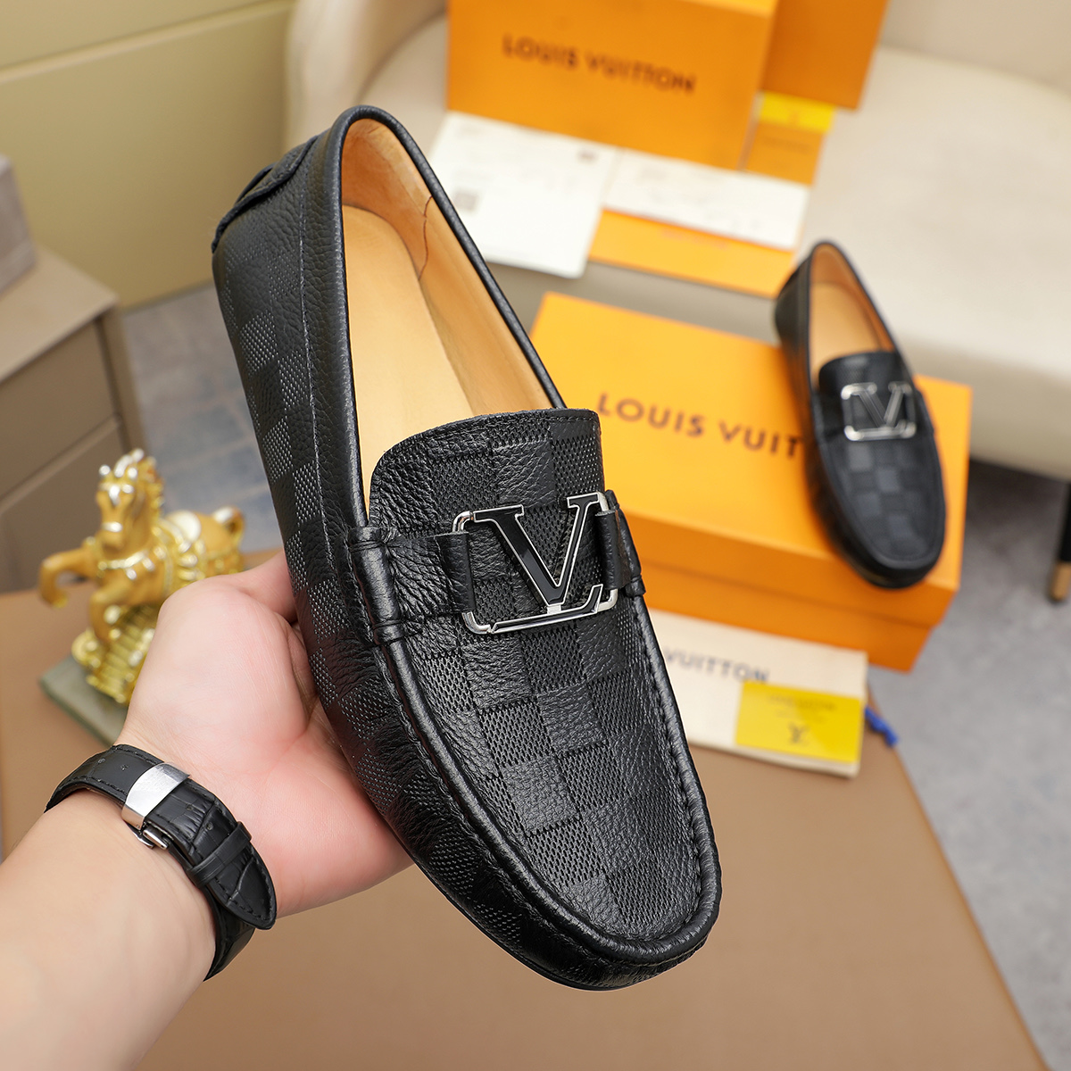 LV shoe