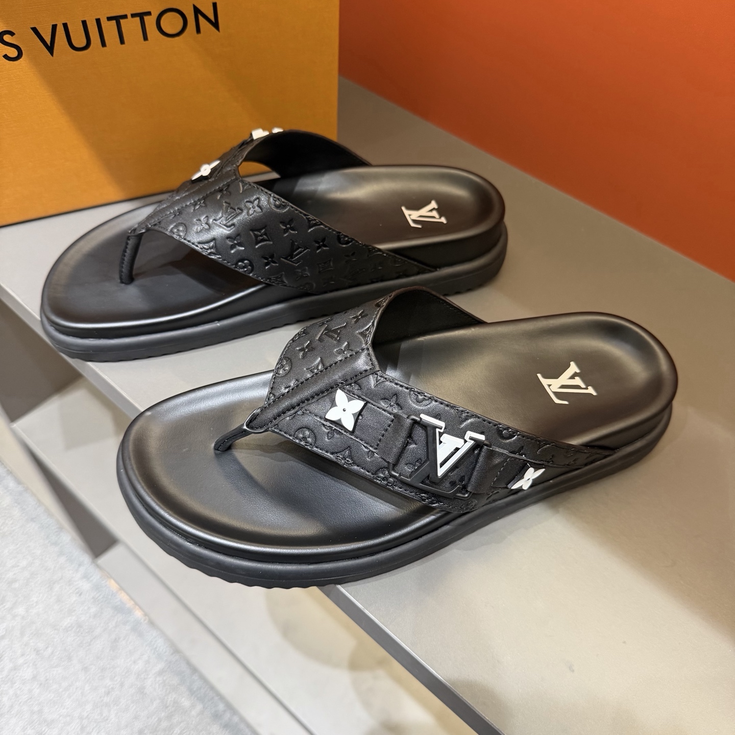 LV shoe