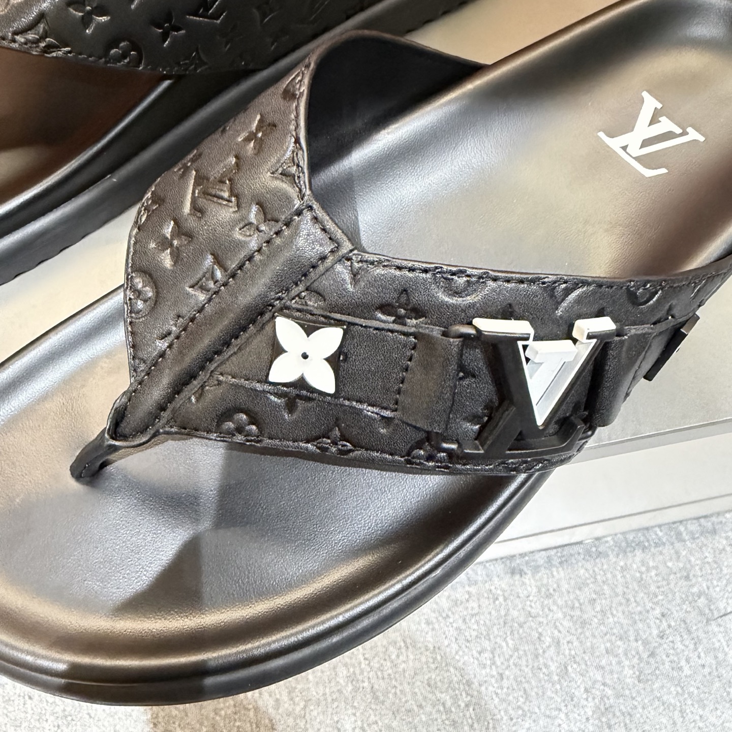 LV shoe