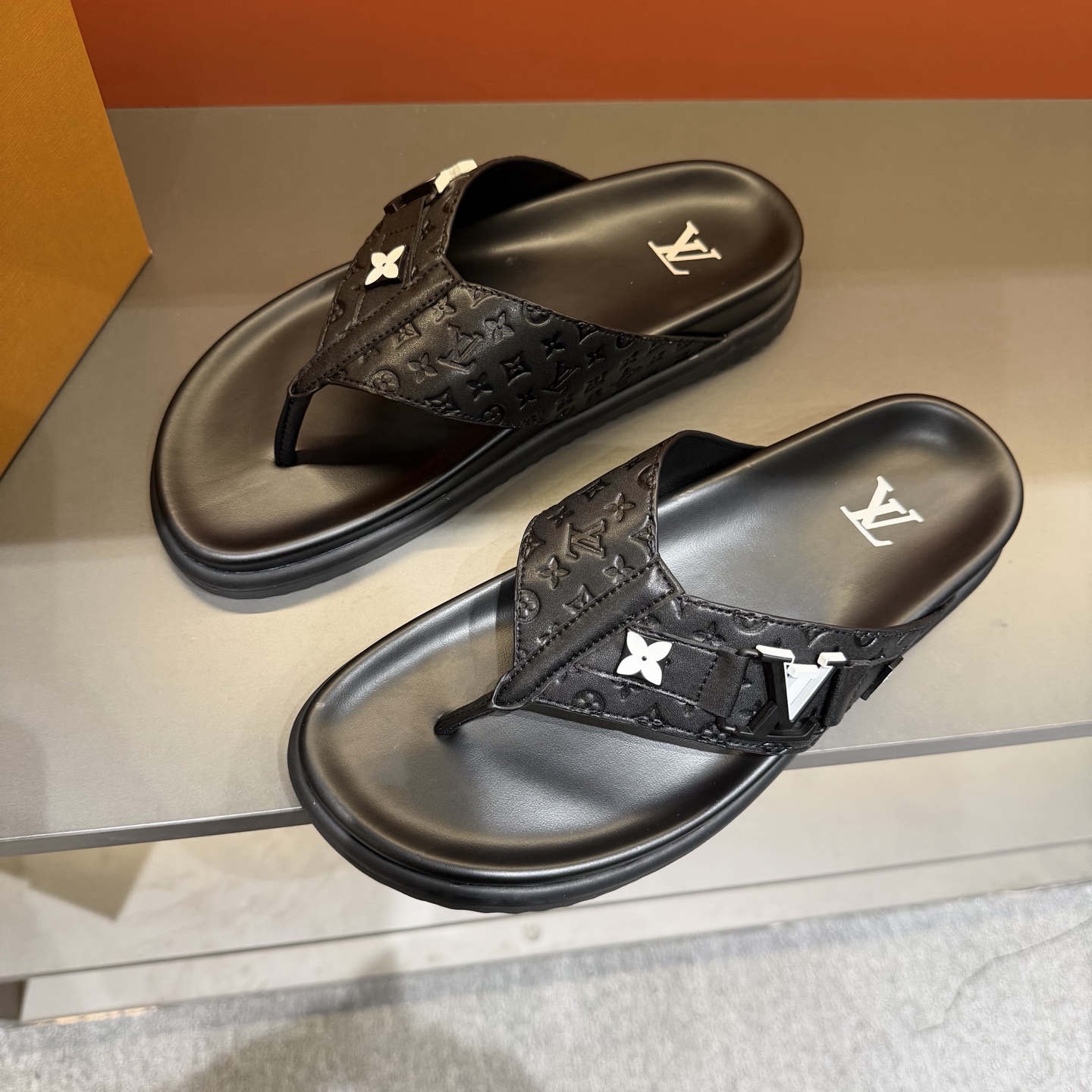 LV shoe