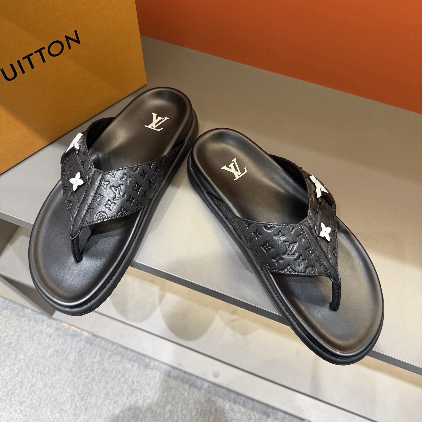 LV shoe