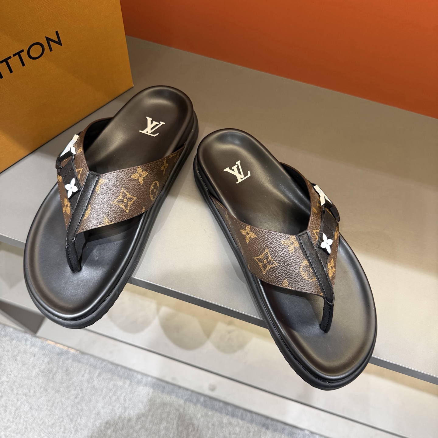 LV shoe
