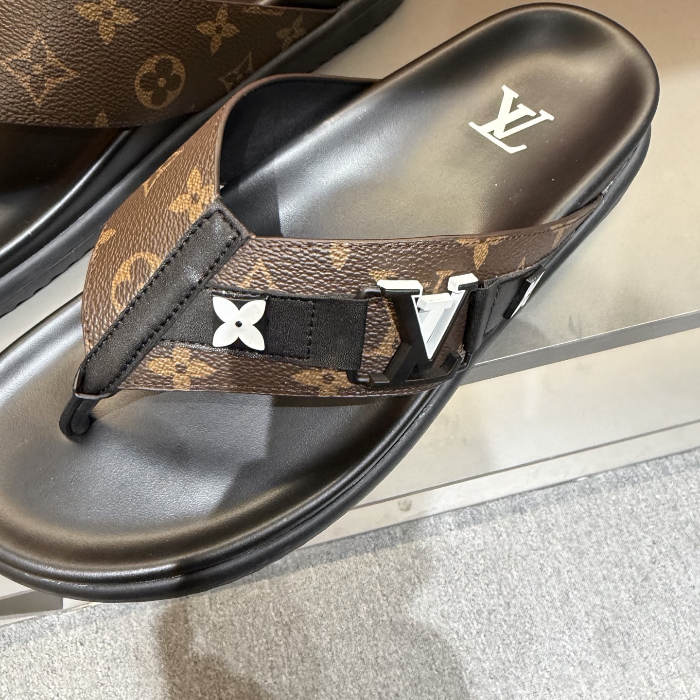LV shoe