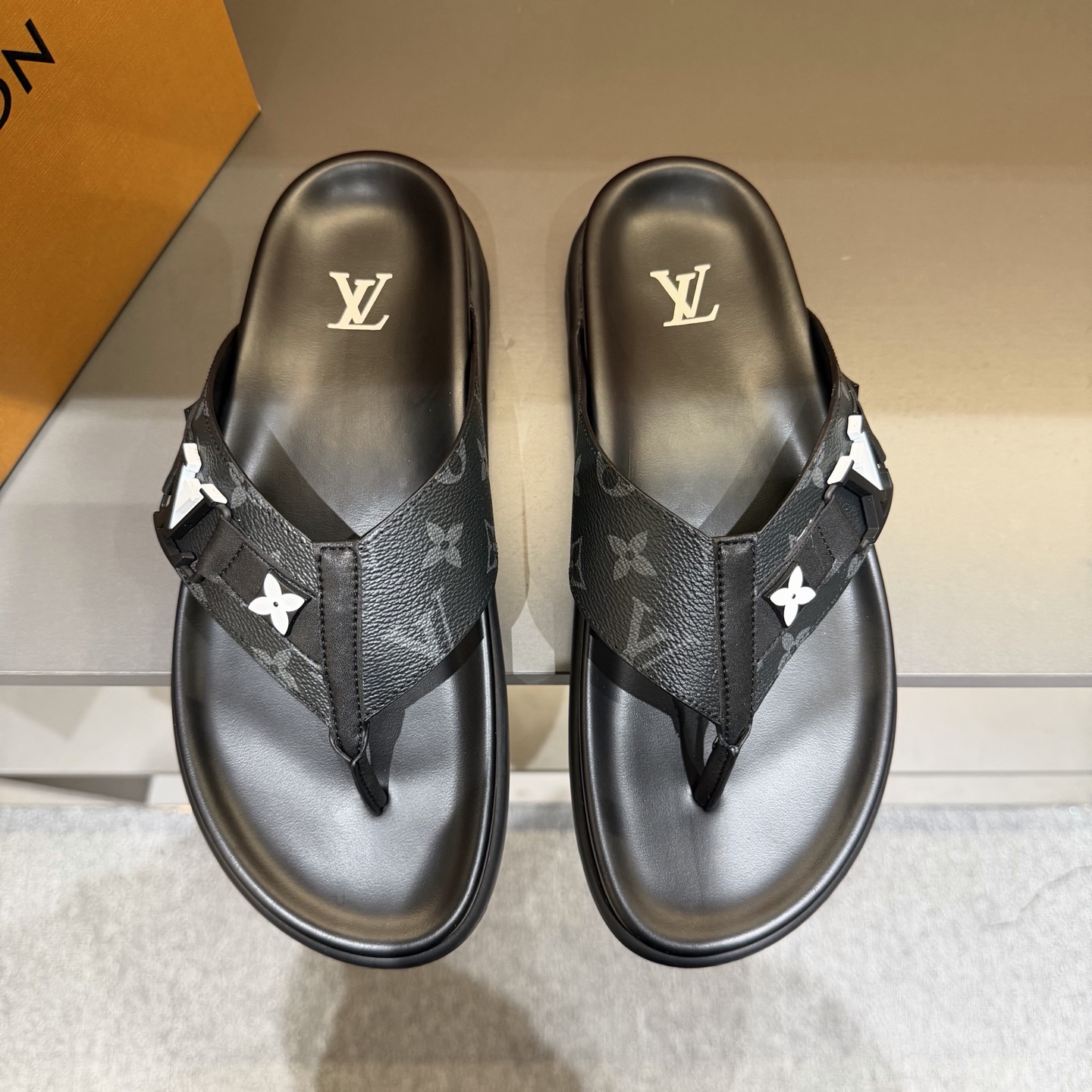LV shoe