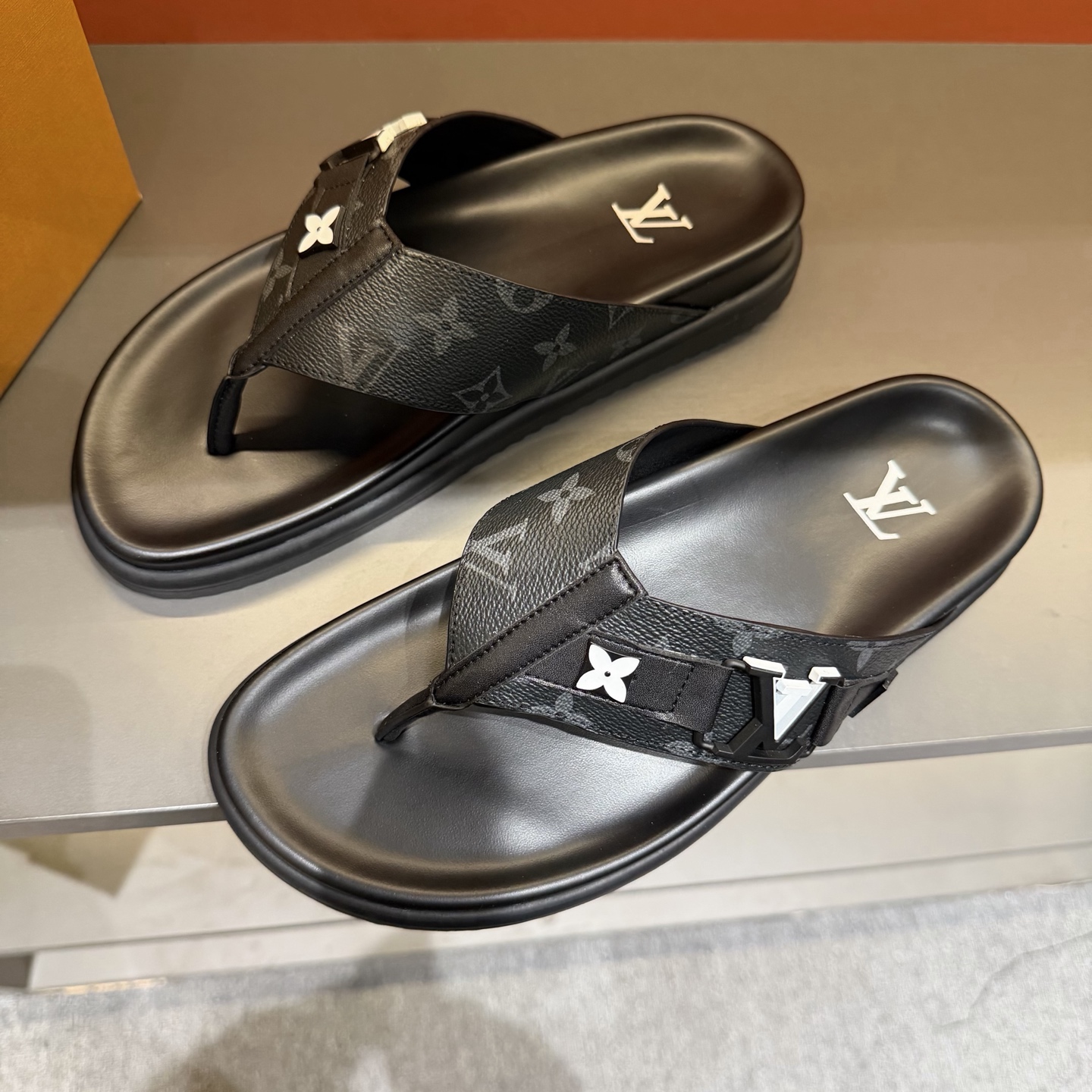 LV shoe