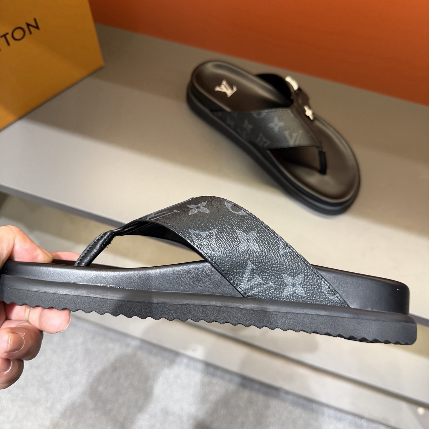 LV shoe