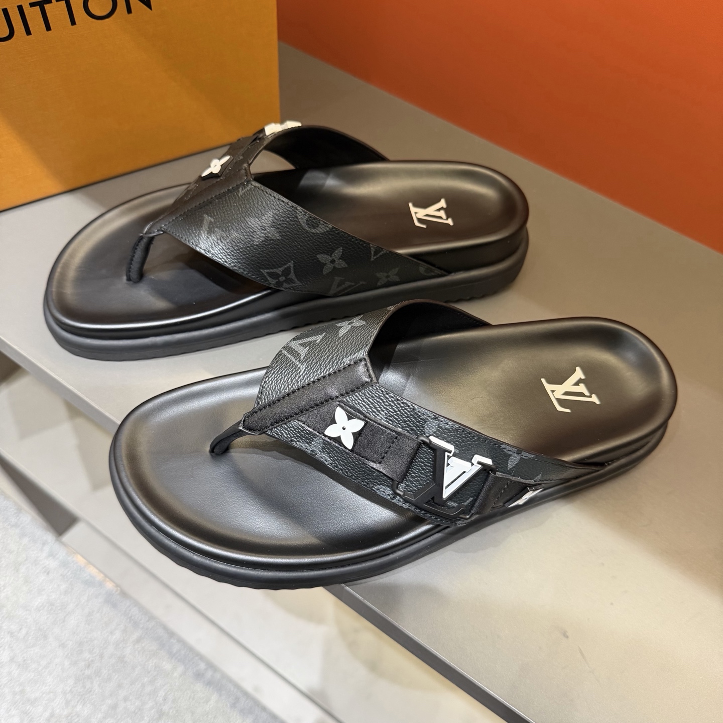 LV shoe