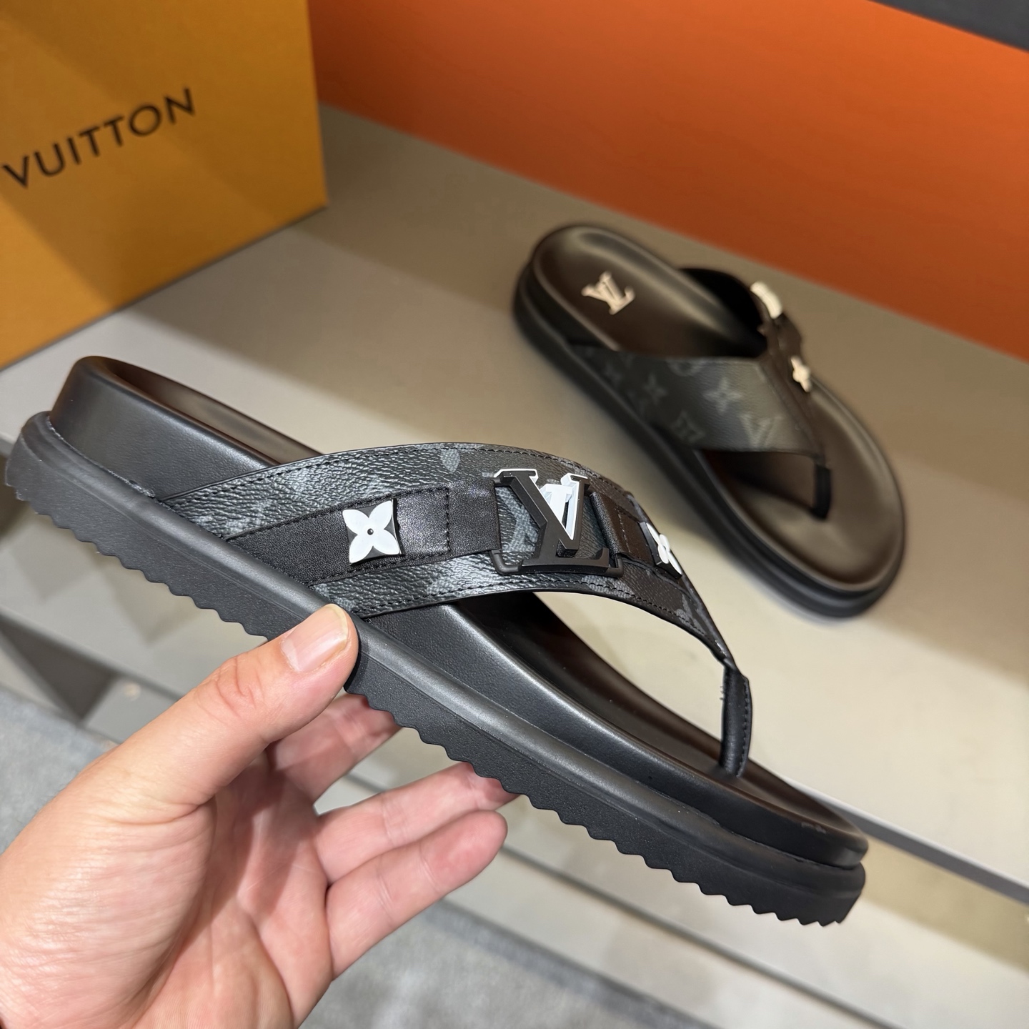 LV shoe