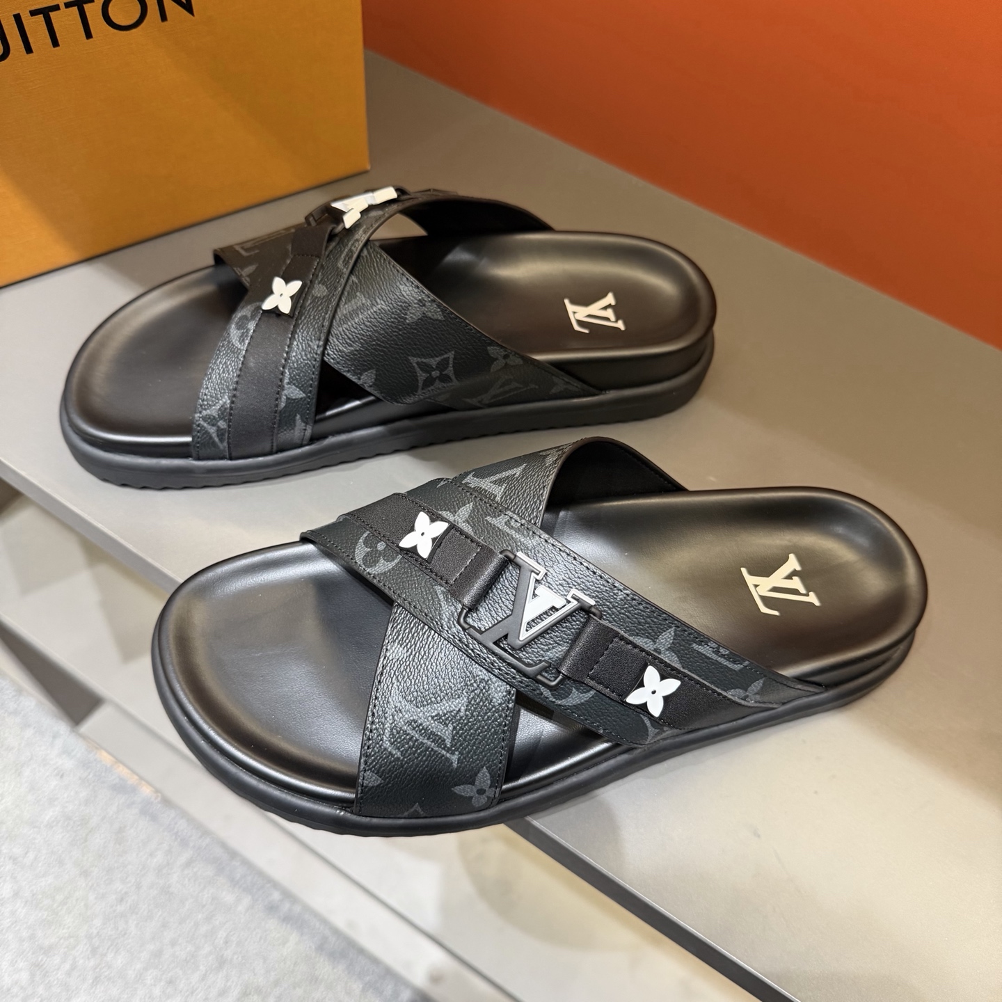 LV shoe