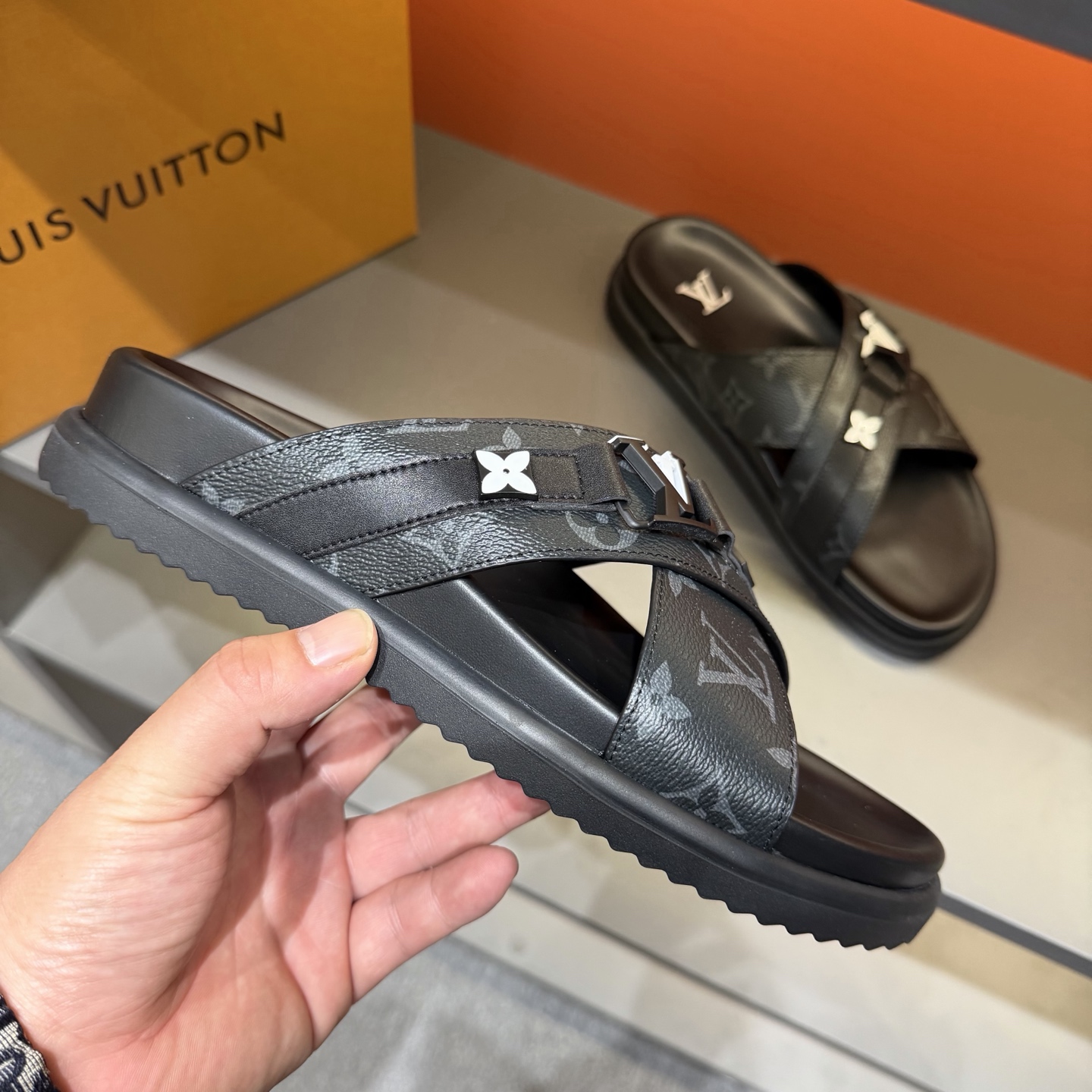 LV shoe