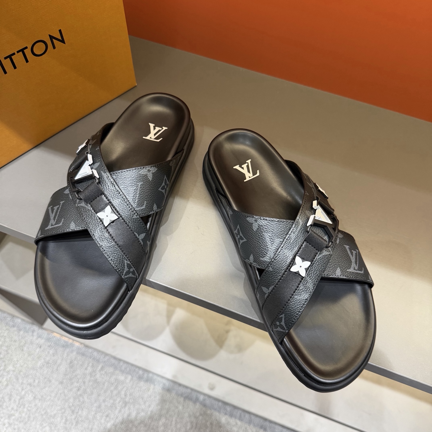 LV shoe