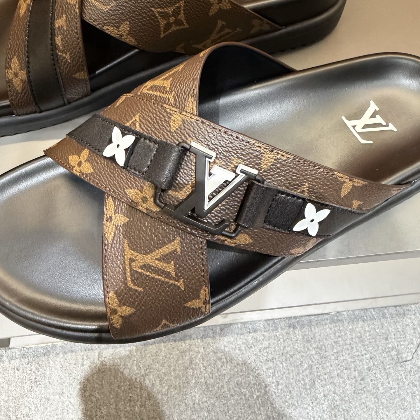 LV shoe