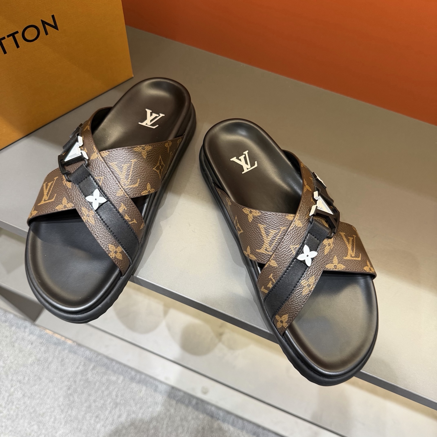 LV shoe