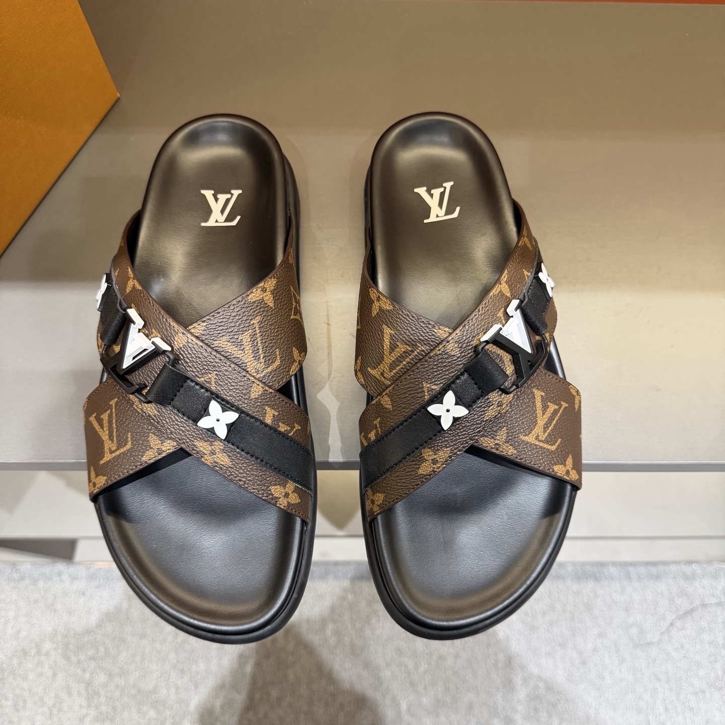LV shoe