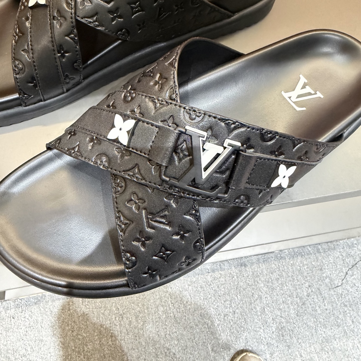 LV shoe