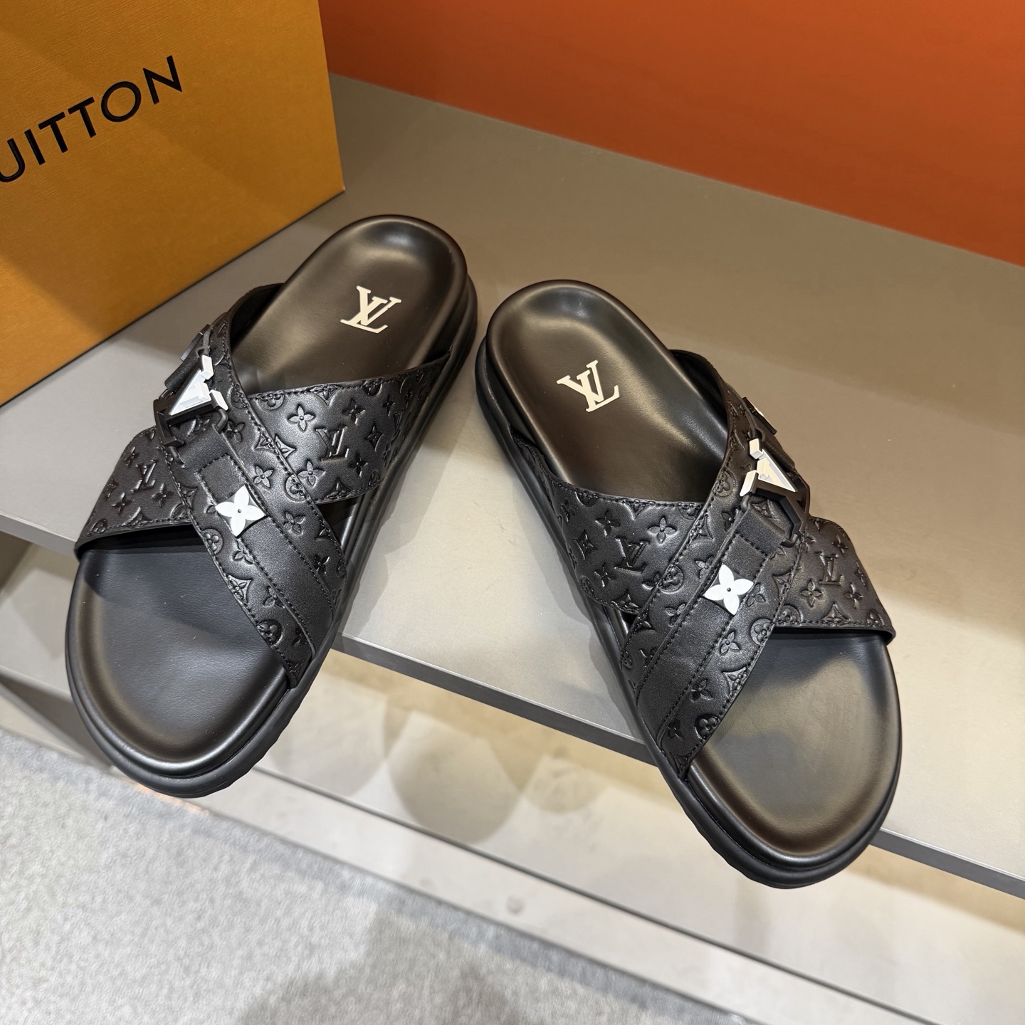 LV shoe
