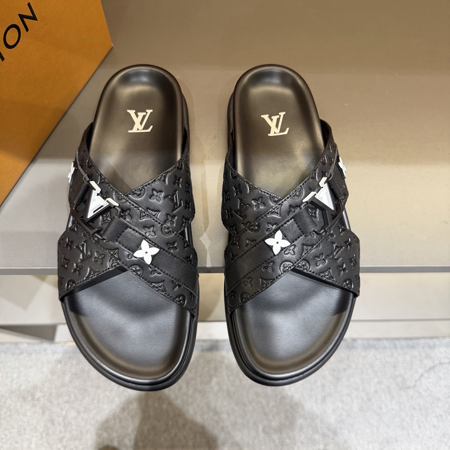 LV shoe