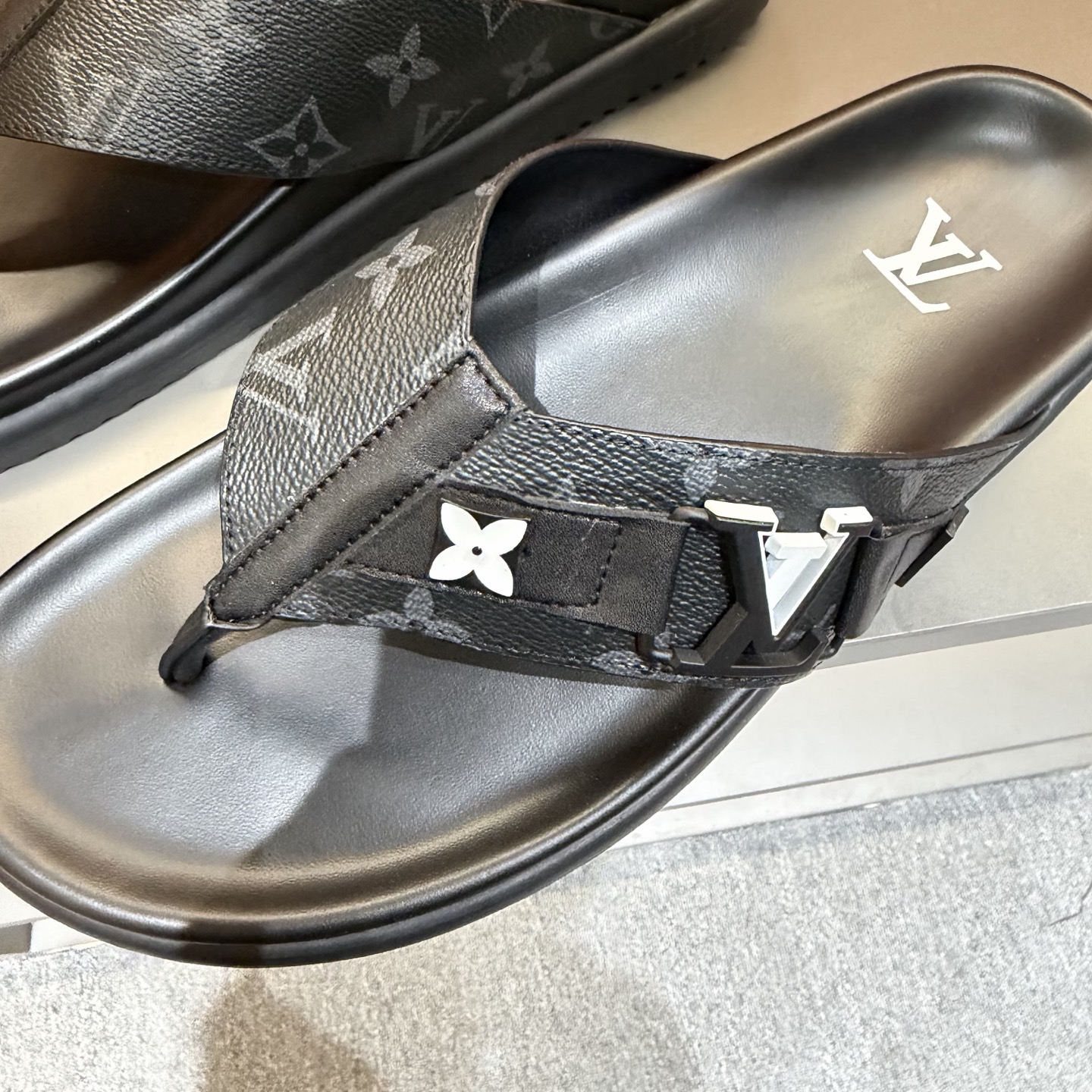 LV shoe