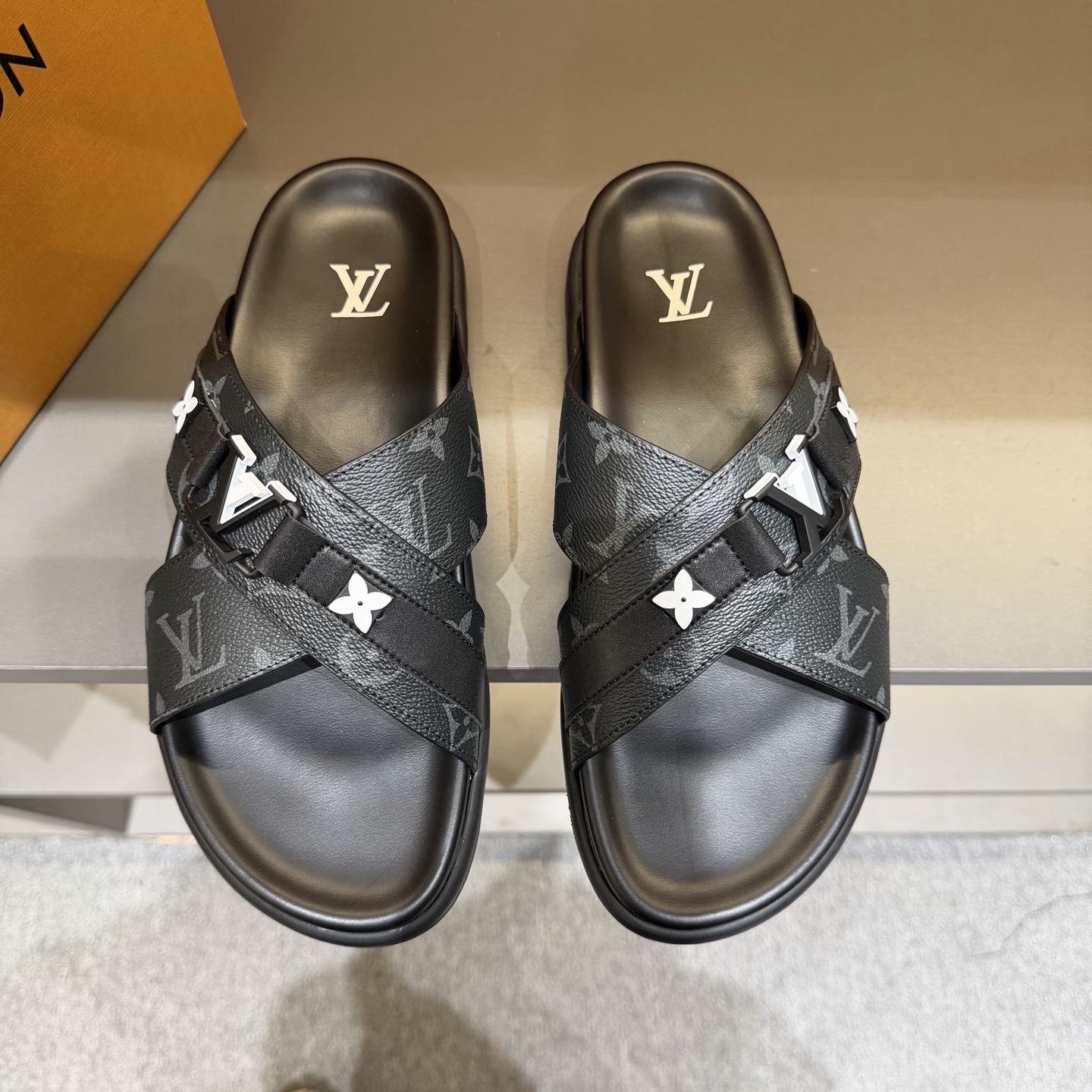 LV shoe