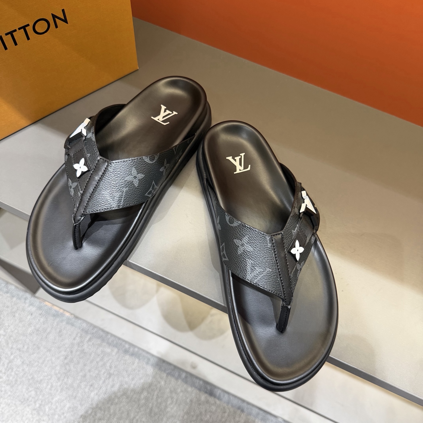 LV shoe