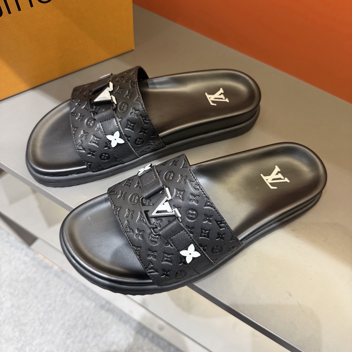 LV shoe
