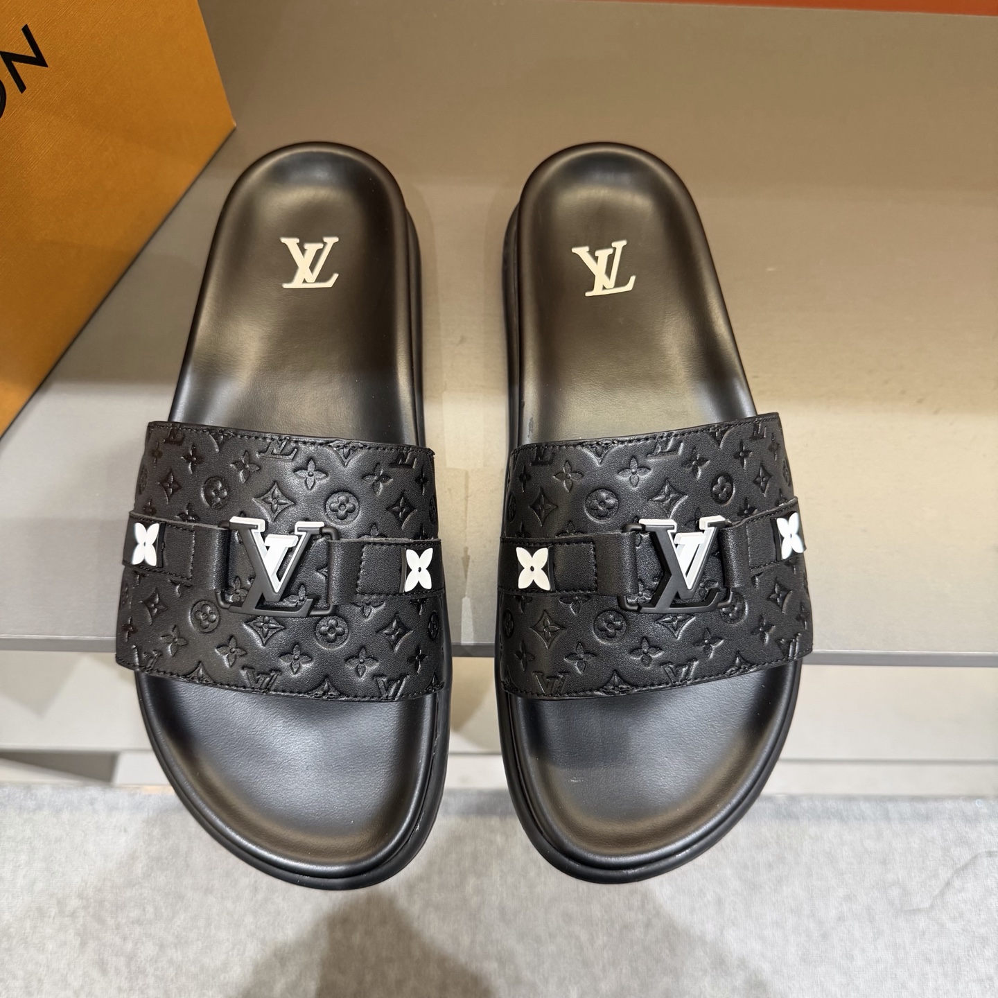 LV shoe