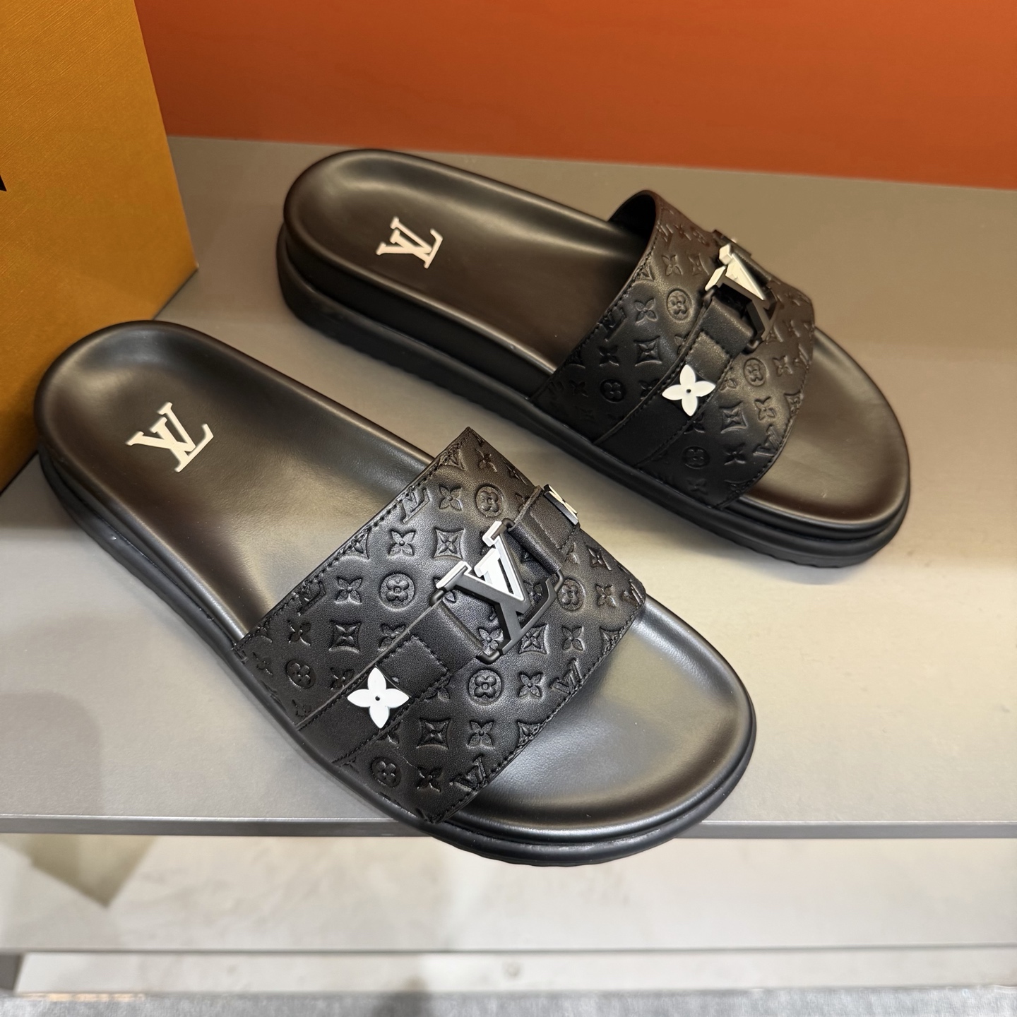 LV shoe