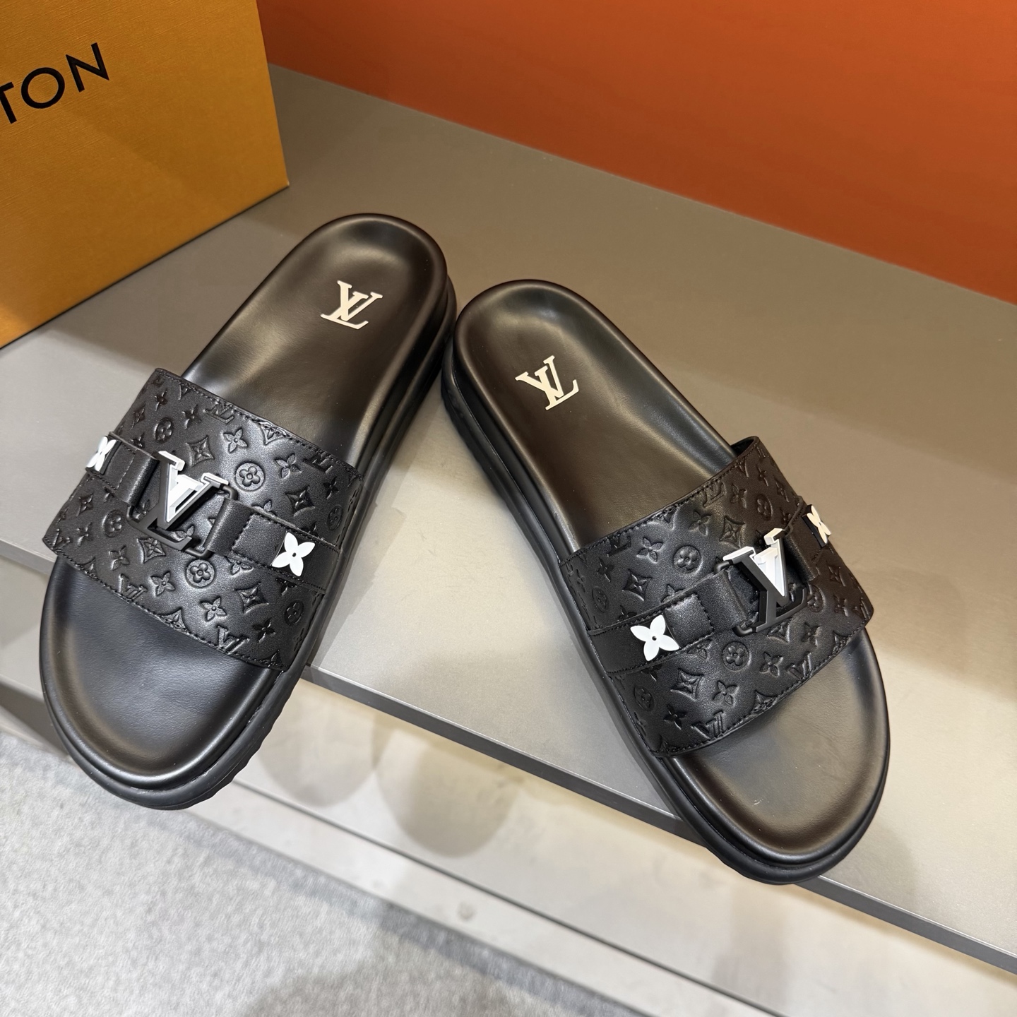 LV shoe