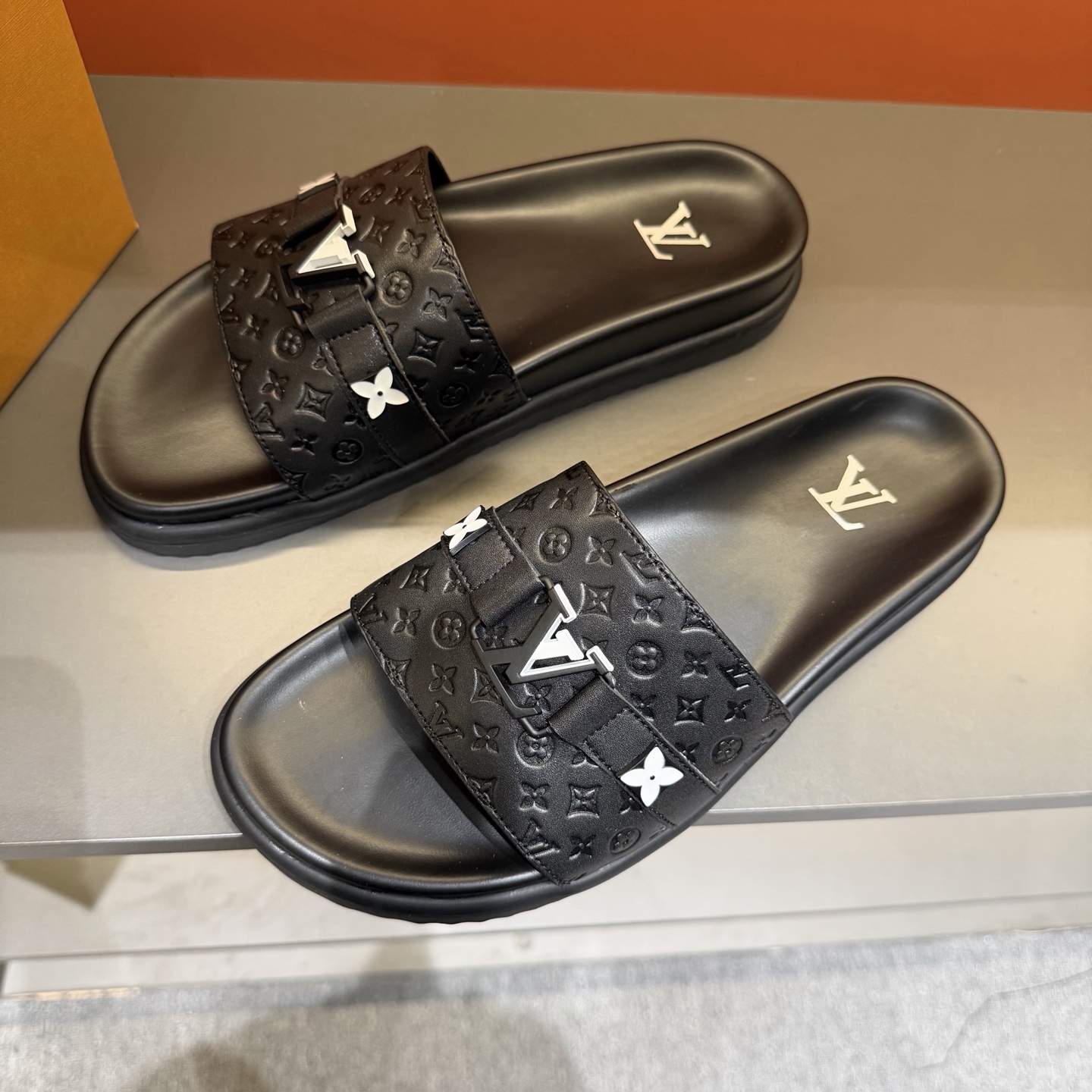 LV shoe