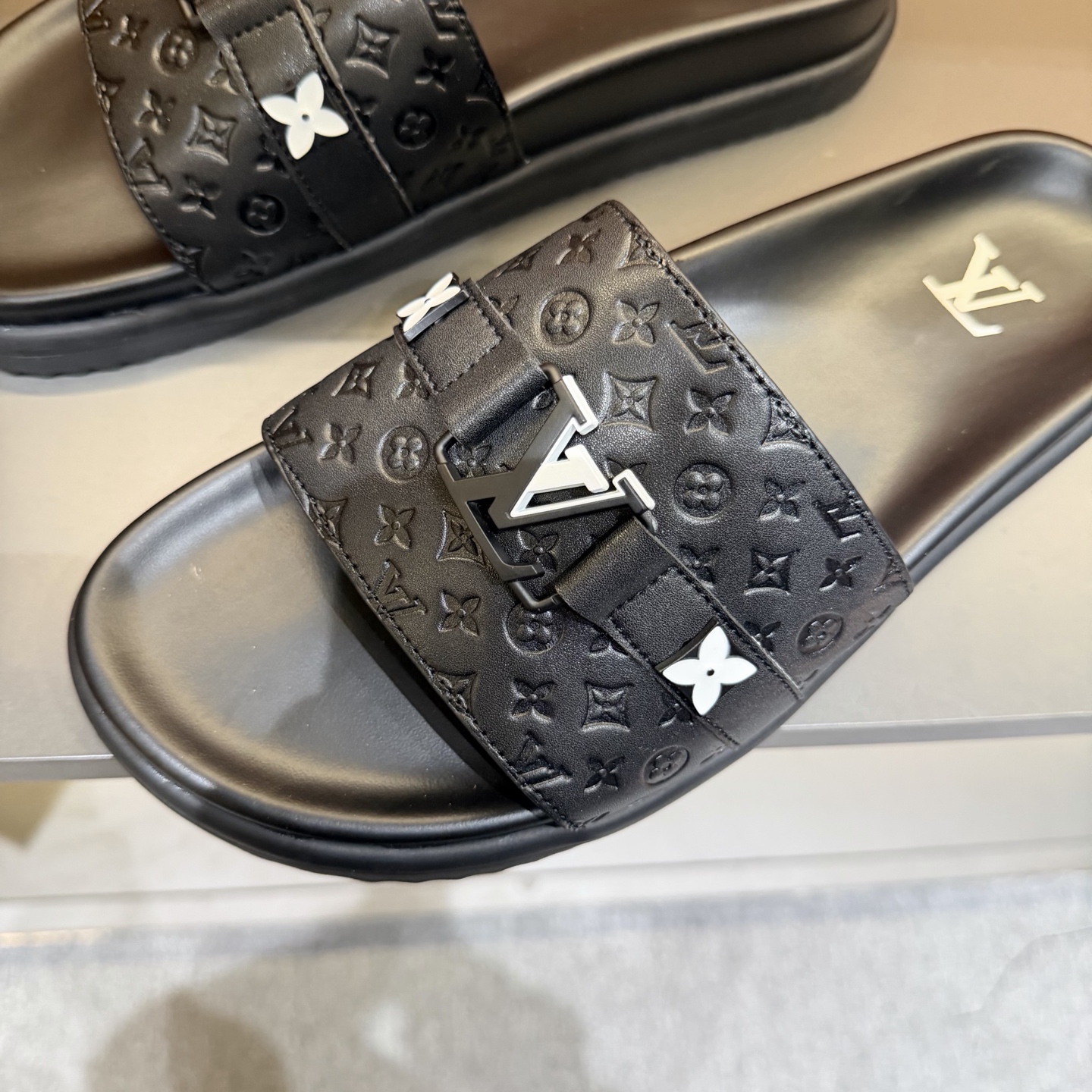 LV shoe