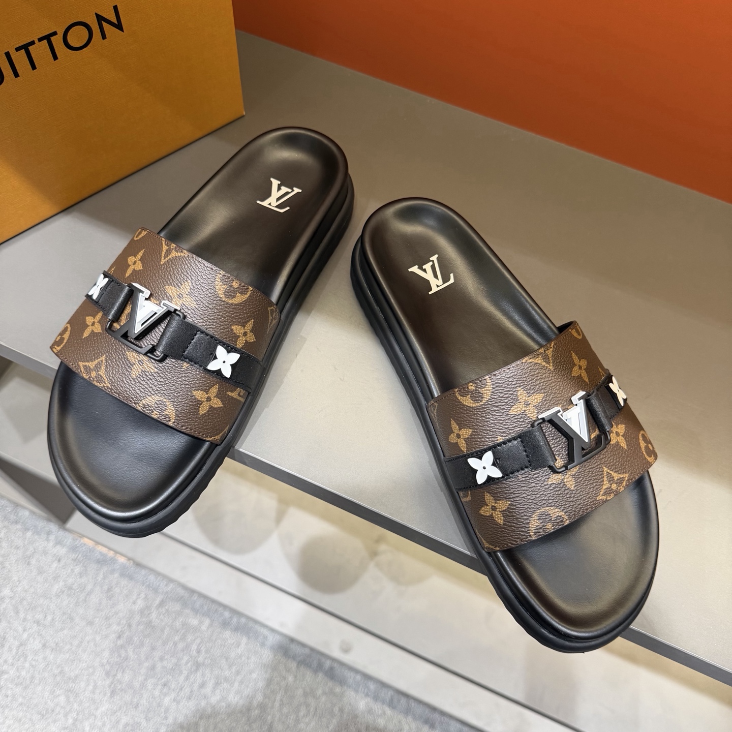 LV shoe
