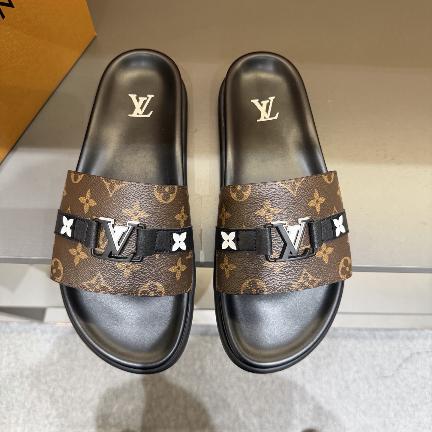 LV shoe