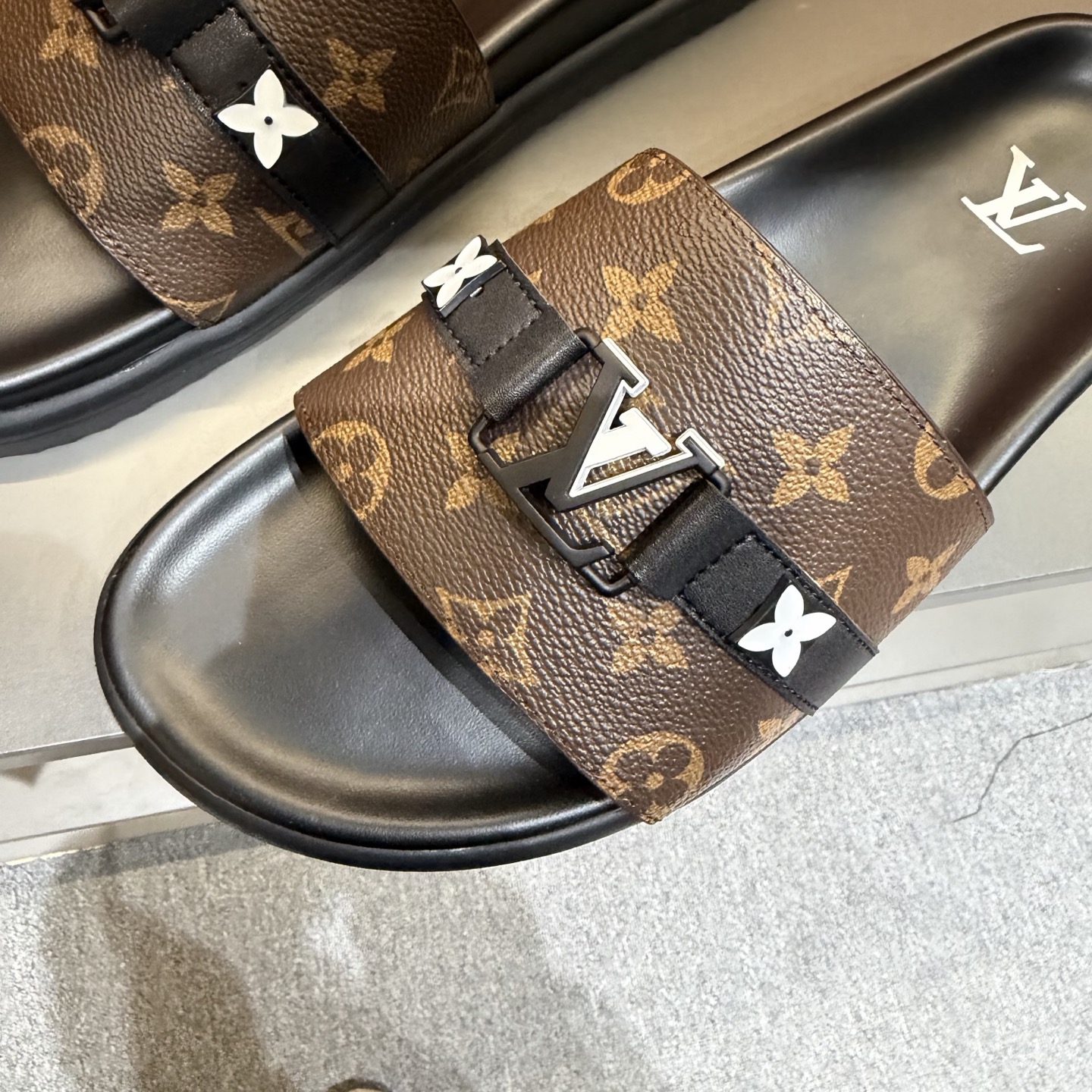 LV shoe