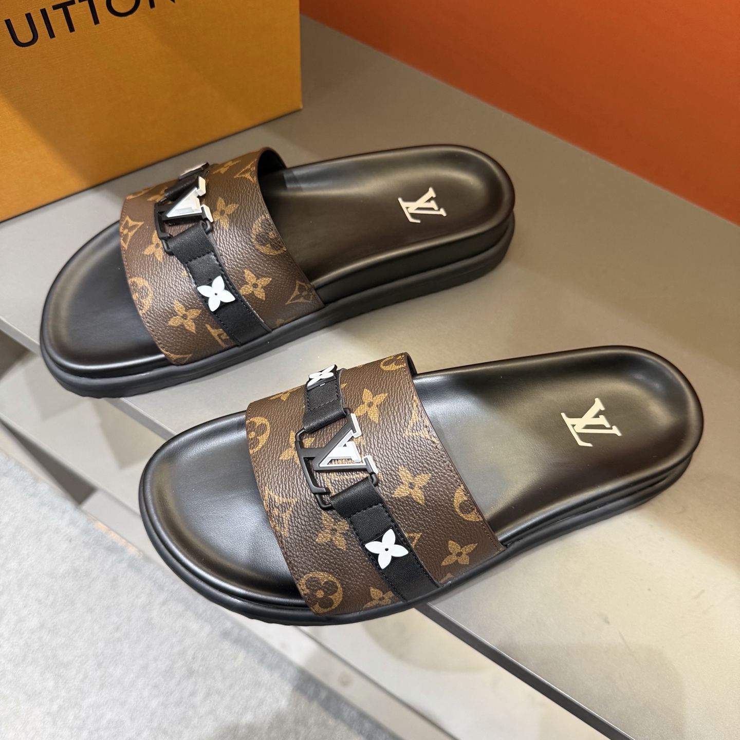 LV shoe