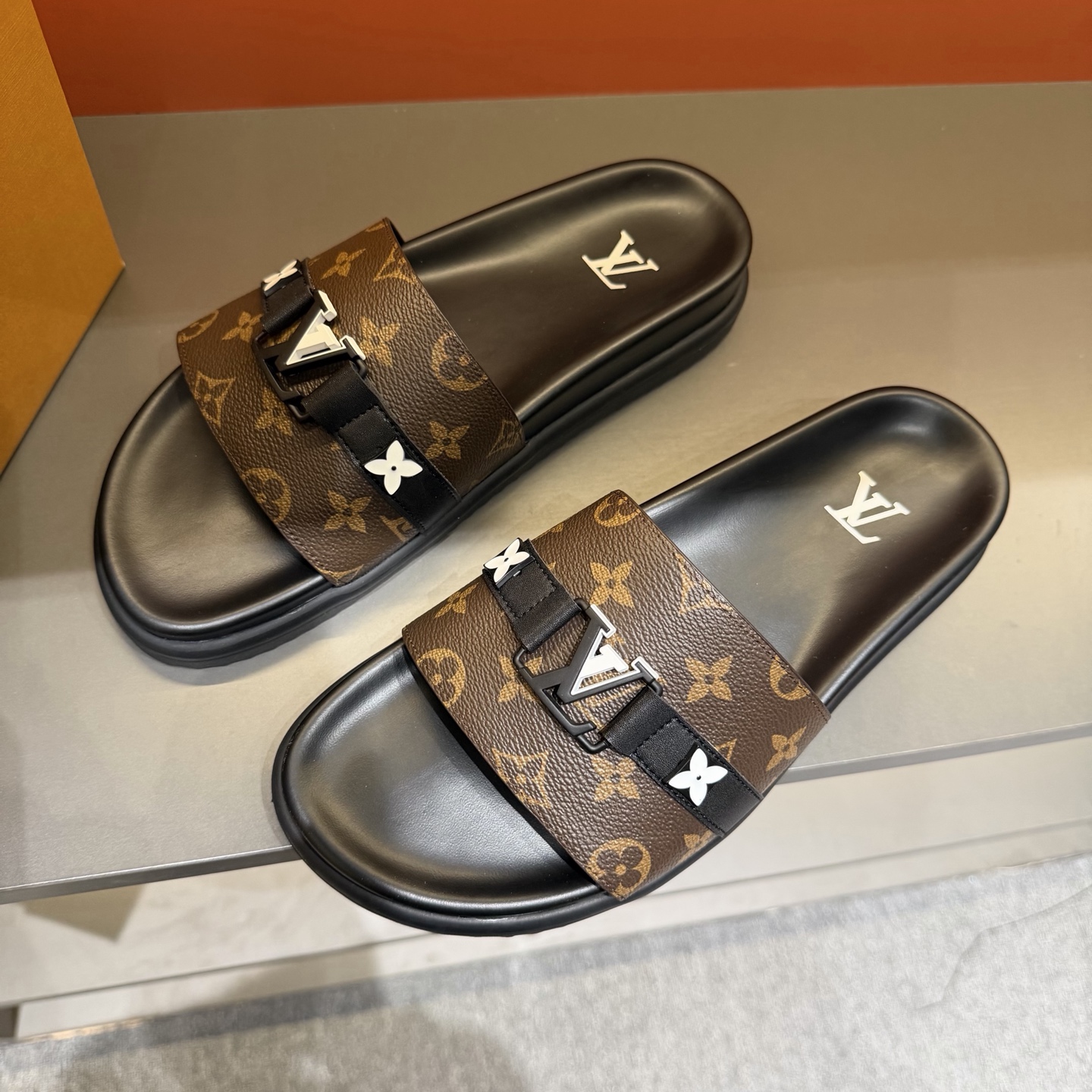 LV shoe