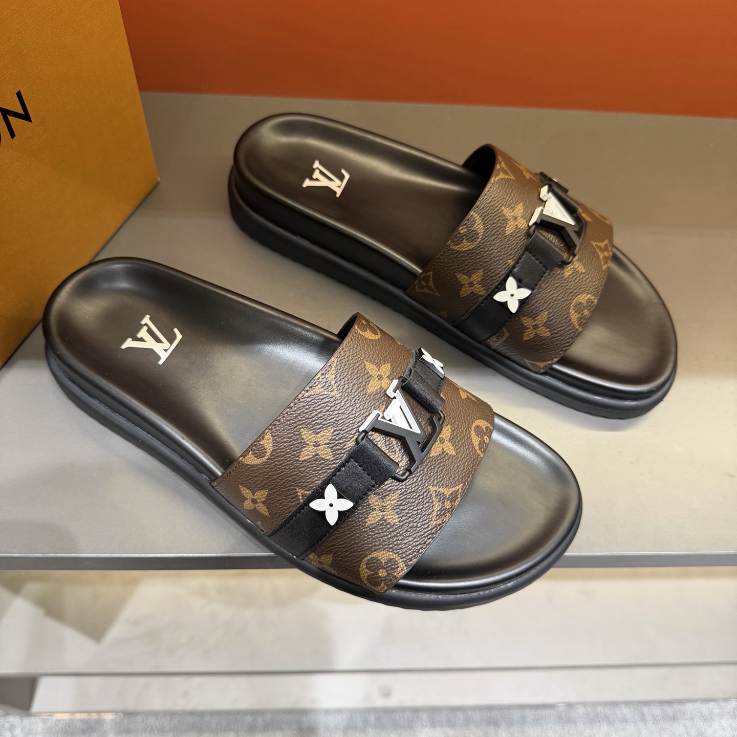 LV shoe