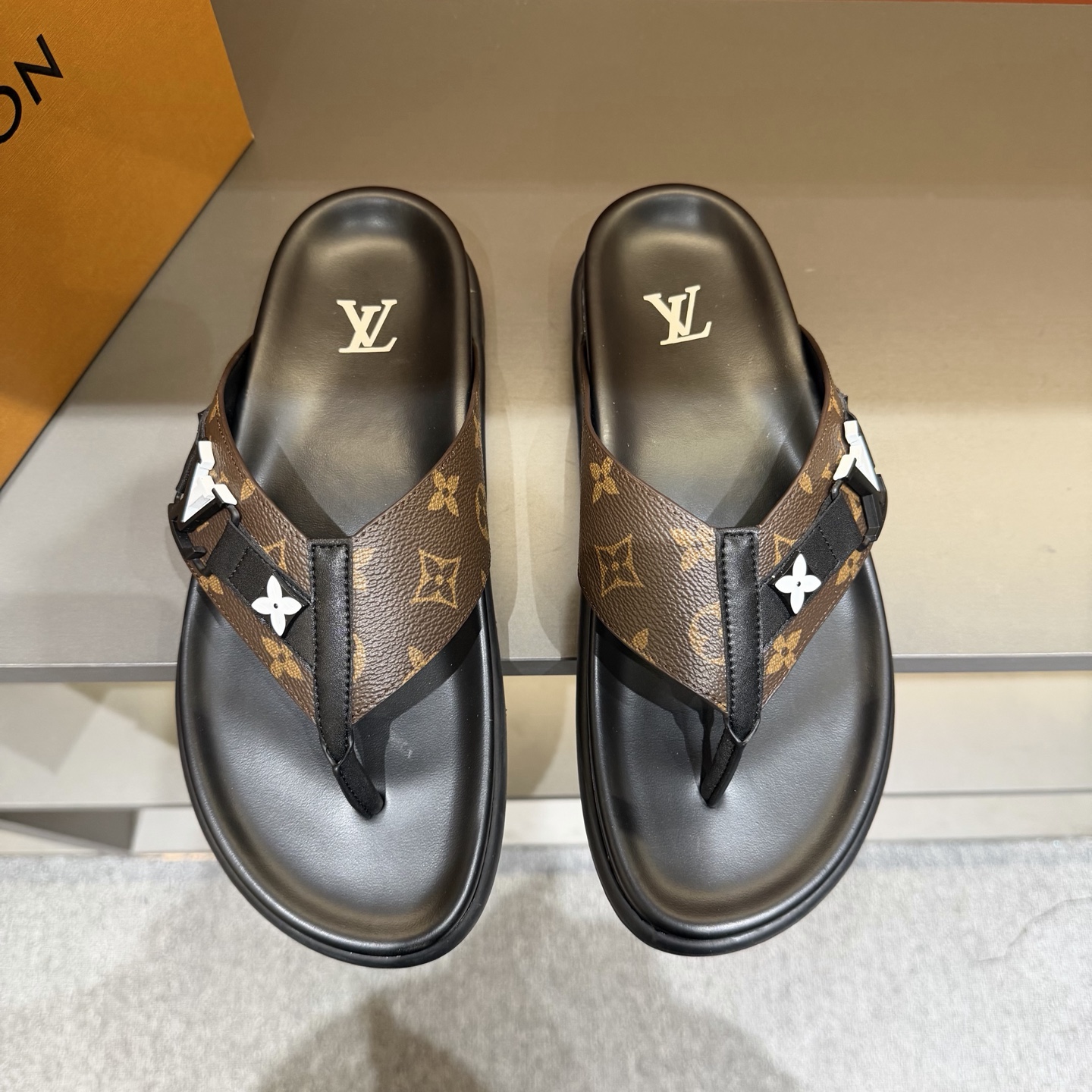 LV shoe