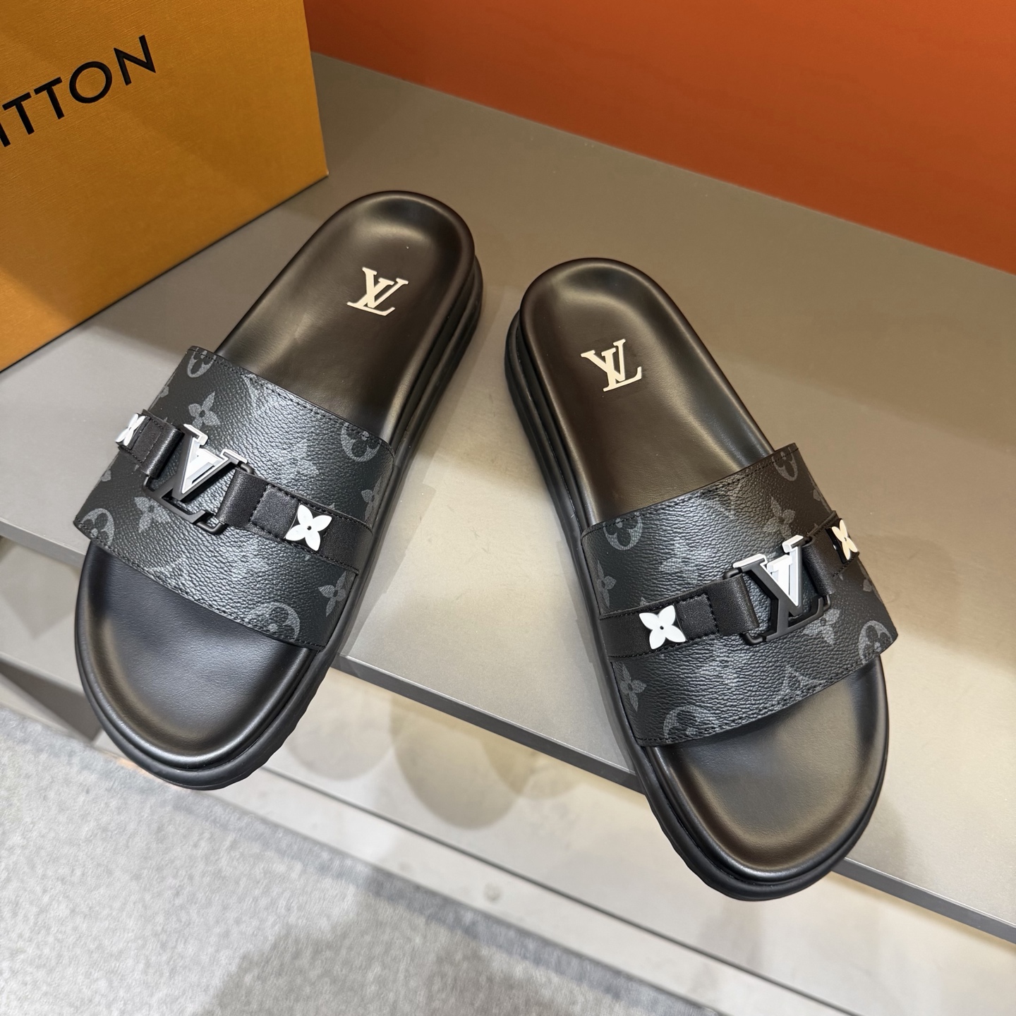 LV shoe
