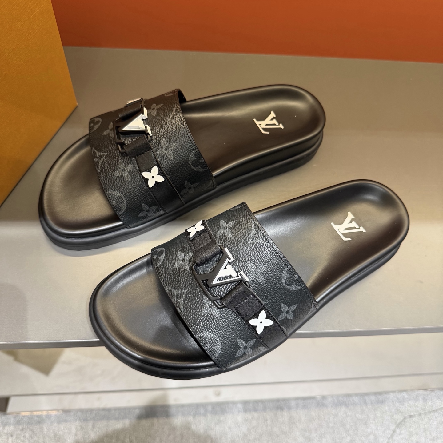 LV shoe