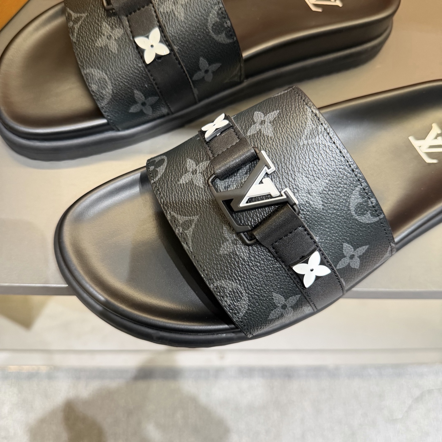 LV shoe
