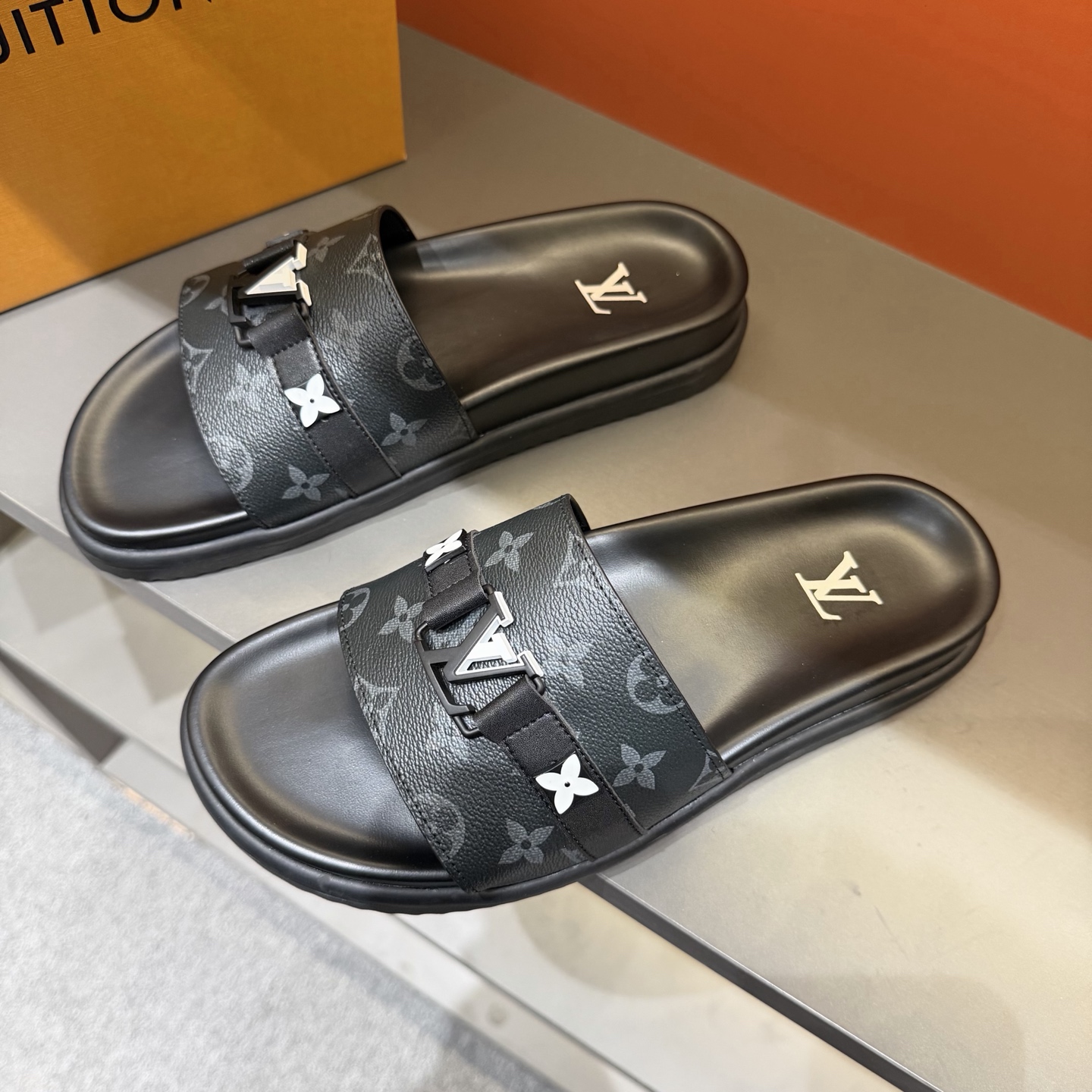 LV shoe